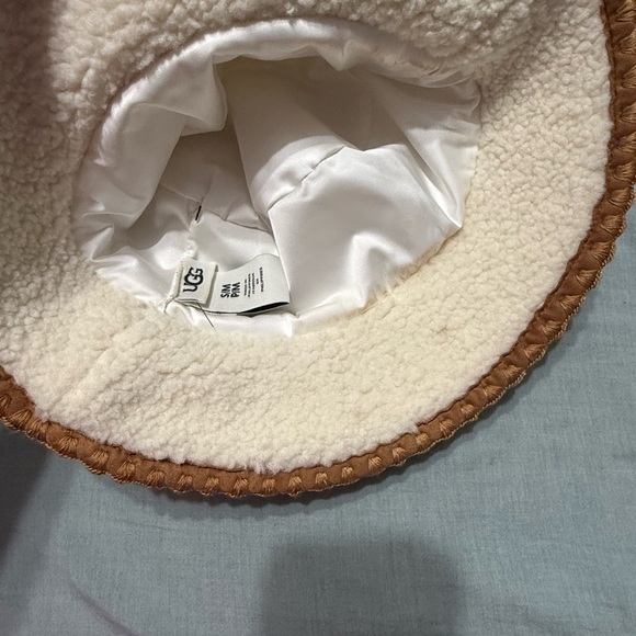 Ugg Uggfluff scalloped faux fur bucket hat - Picture 2 of 3